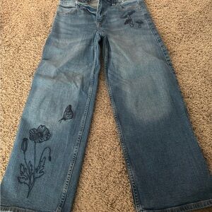Abercrombie and Fitch Girls wide leg jeans with embroidery size 11/12